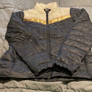 Old navy packable puffer coat. Light weight. Size medium. Excellent condition.